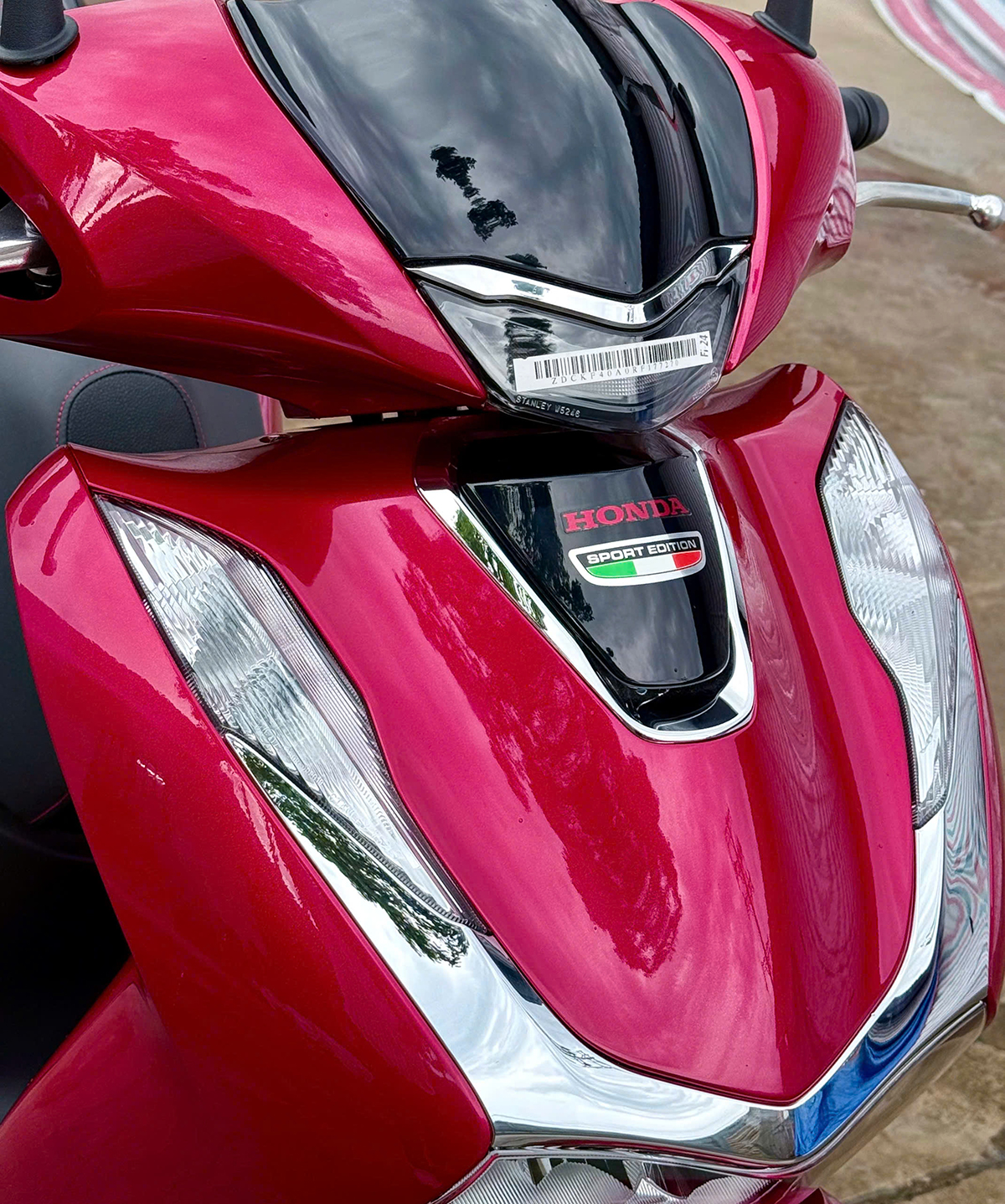 Mặt nạ Honda Sh150i Ý 2025 màu đỏ sport Mặt nạ Honda Sh150i Ý 2025 màu đỏ sport